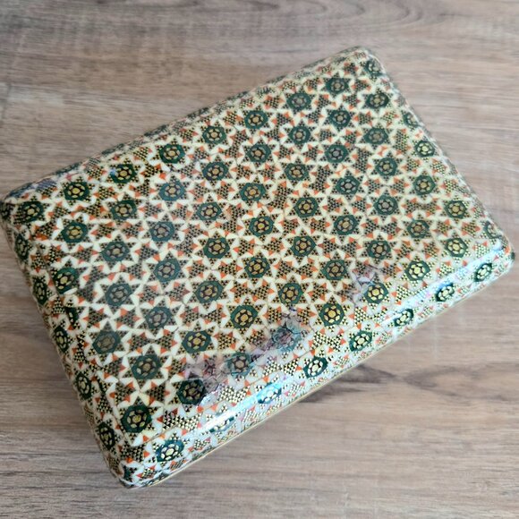 Persian handcrafted hand painted inlaid Khatam Kari Marquetry lacquered box. - Picture 4 of 7